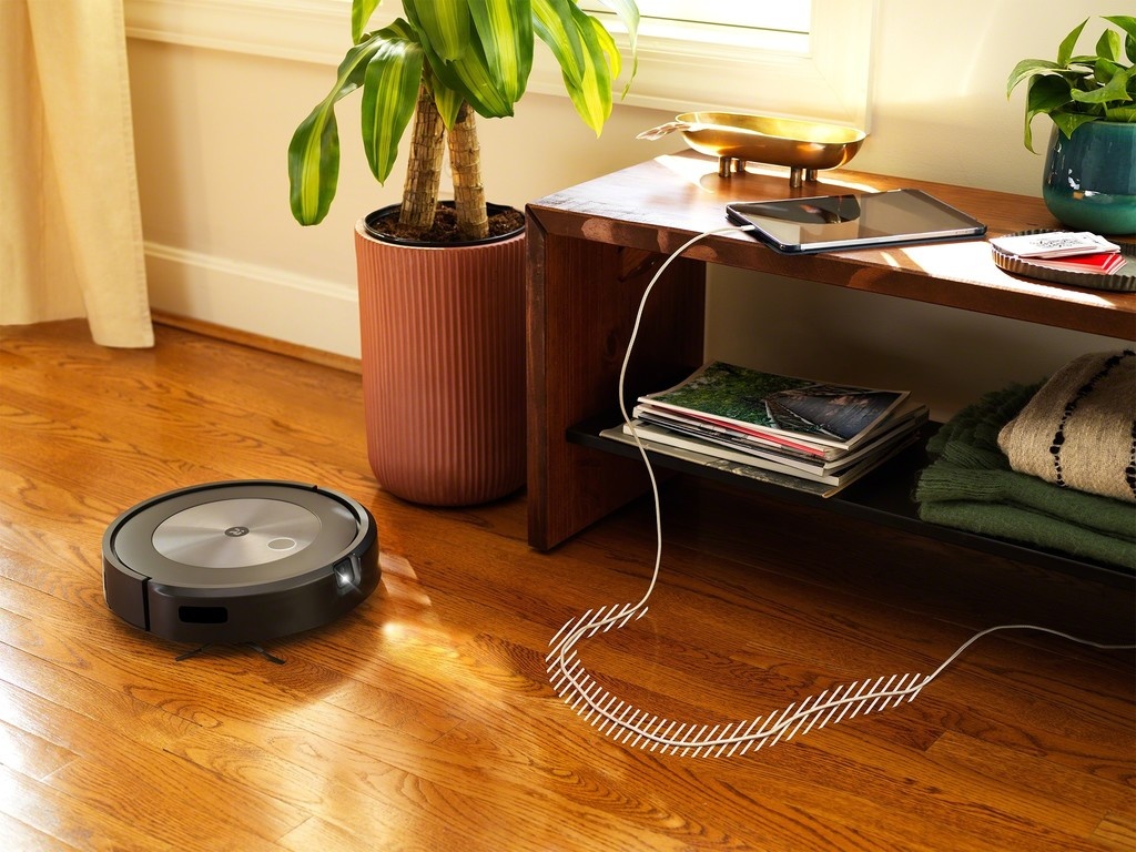 iRobot Roomba J7 Plus nuotrauka